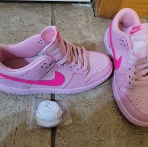 Women's Nike sneakers
